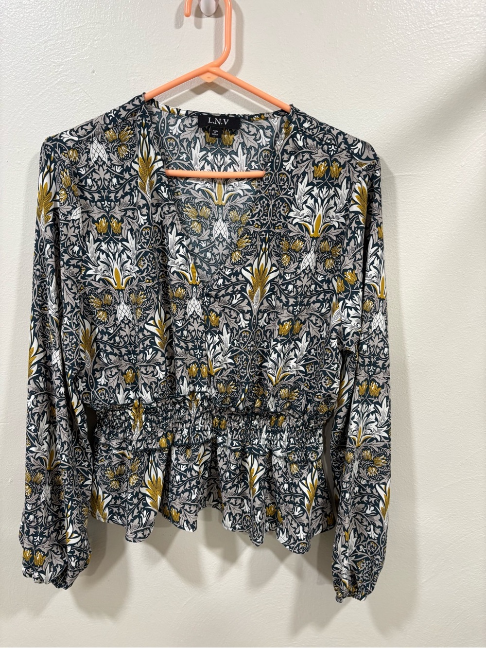 L.N.V Floral Print Long-Sleeve Peplum Top w/cinched waist in Navy and Gold Large